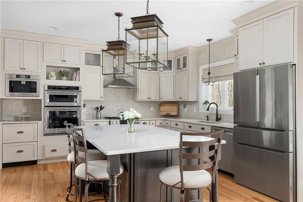 8 Ashton Court Cranston RI 02921