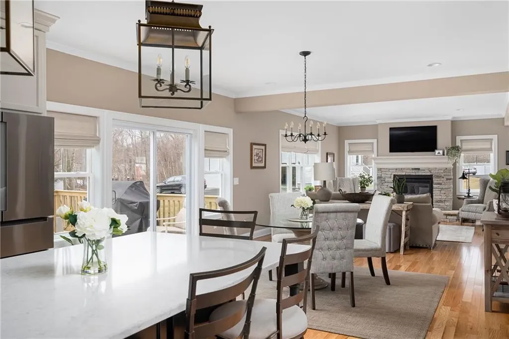 8 Ashton Court Cranston RI 02921