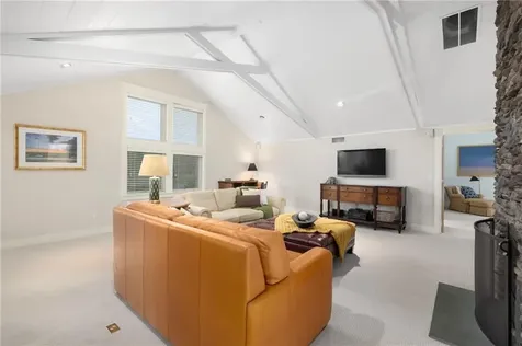 46 Carnegie Heights Drive Portsmouth RI 02871