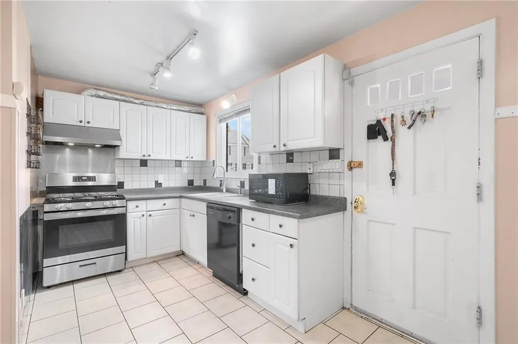 11 Lyman Avenue North Providence RI 02911