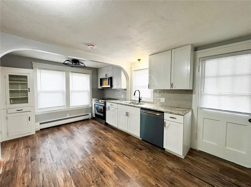206 Reynolds Avenue Warwick RI 02889