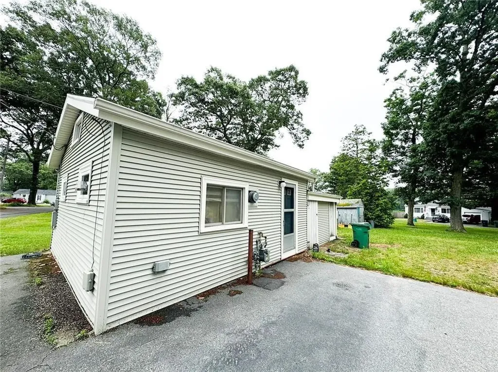 206 Reynolds Avenue Warwick RI 02889