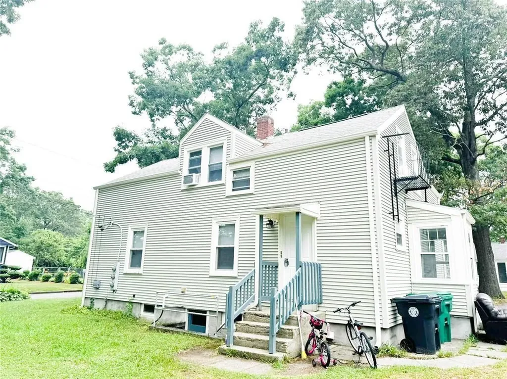 206 Reynolds Avenue Warwick RI 02889