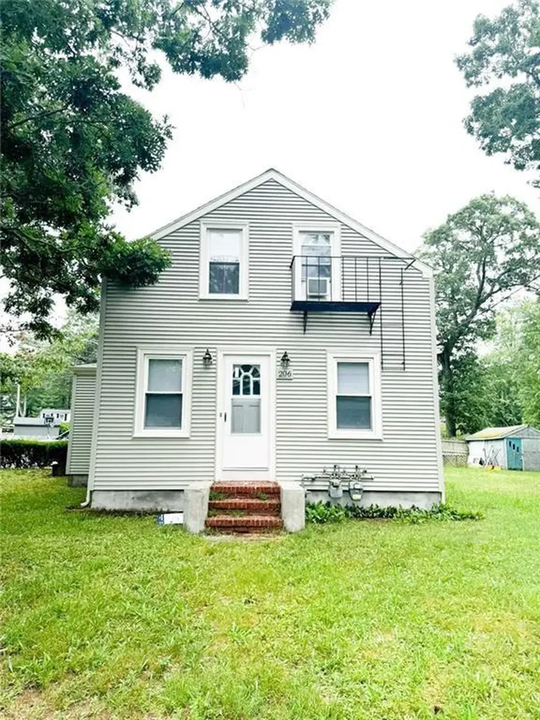 206 Reynolds Avenue Warwick RI 02889