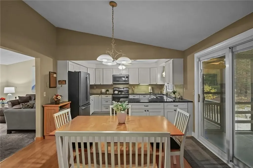 23 Maureen Drive Smithfield RI 02917