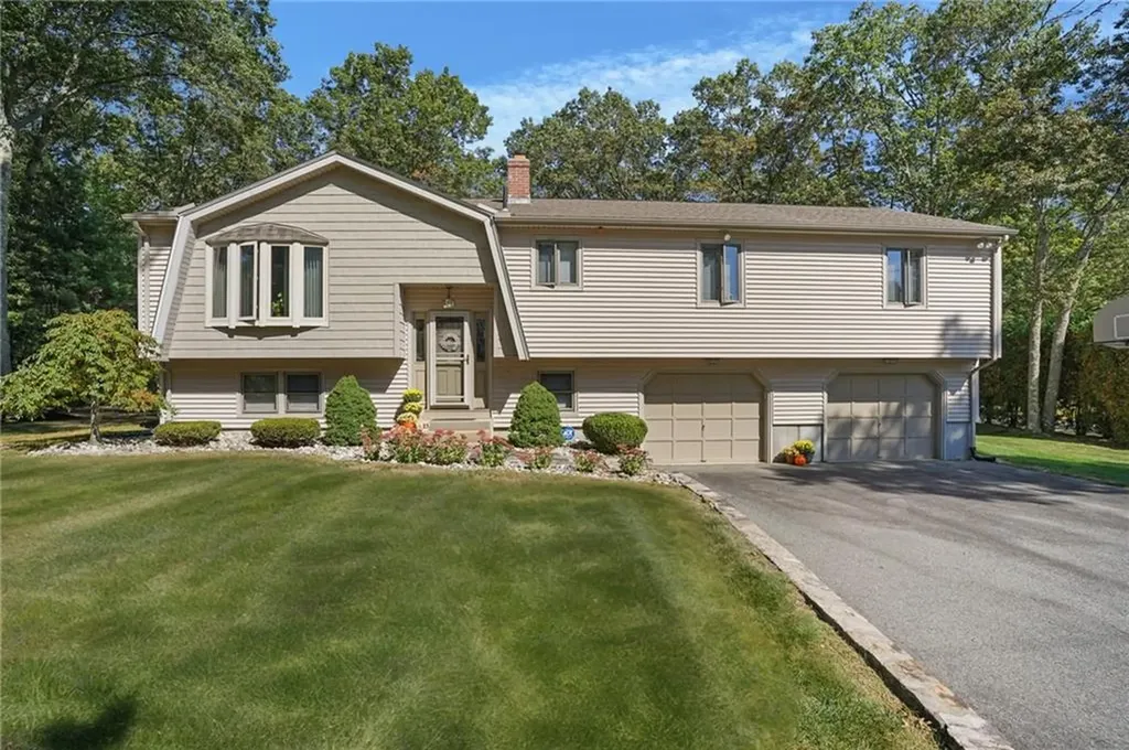 23 Maureen Drive Smithfield RI 02917