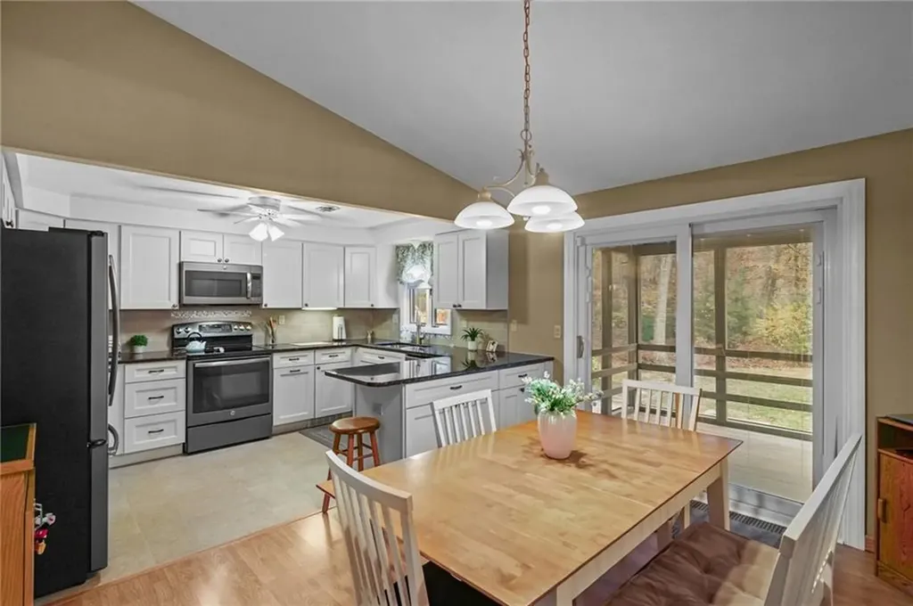 23 Maureen Drive Smithfield RI 02917