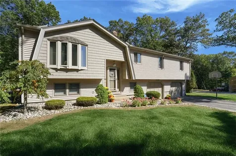 23 Maureen Drive Smithfield RI 02917