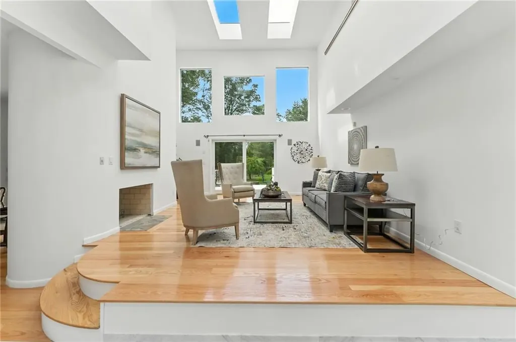 129 Valerie Court Cranston RI 02921