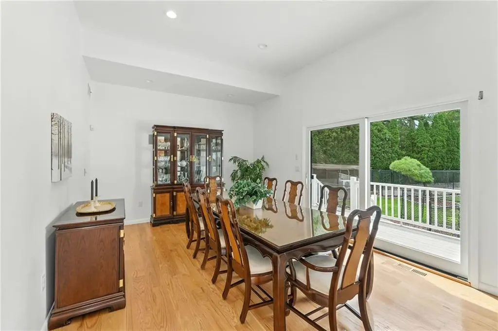 129 Valerie Court Cranston RI 02921