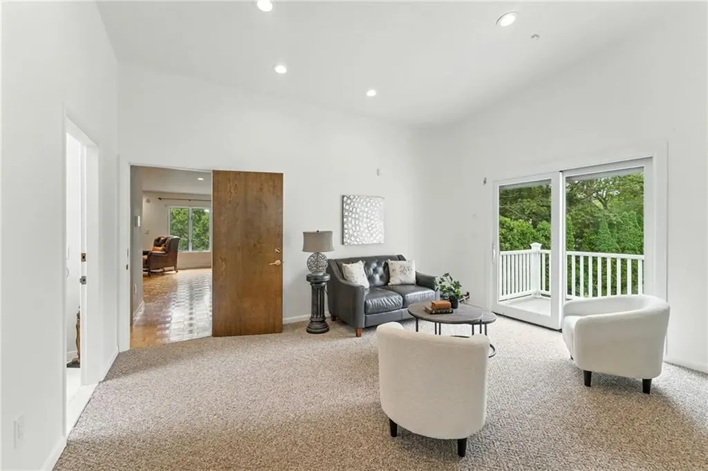 129 Valerie Court Cranston RI 02921