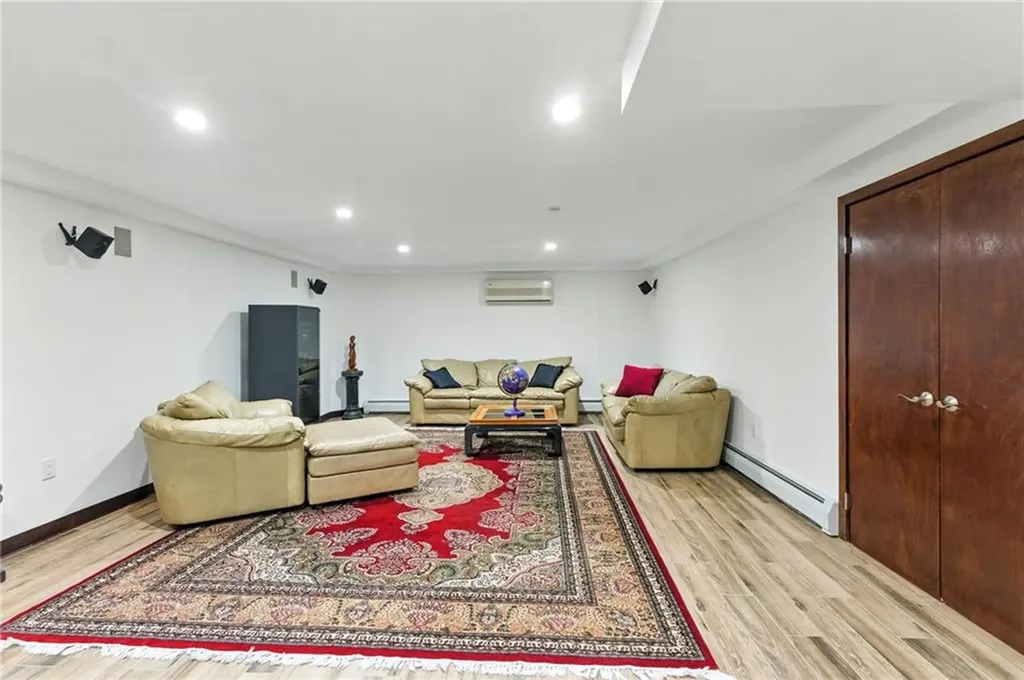 129 Valerie Court Cranston RI 02921