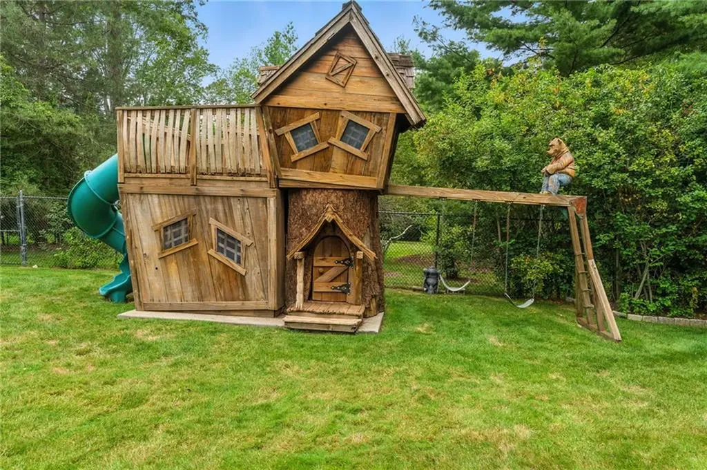 129 Valerie Court Cranston RI 02921