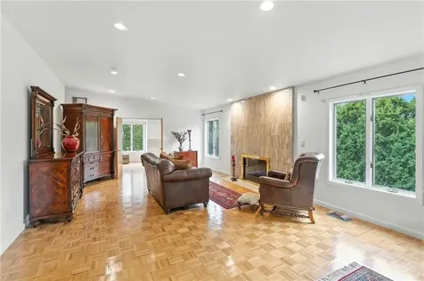 129 Valerie Court Cranston RI 02921