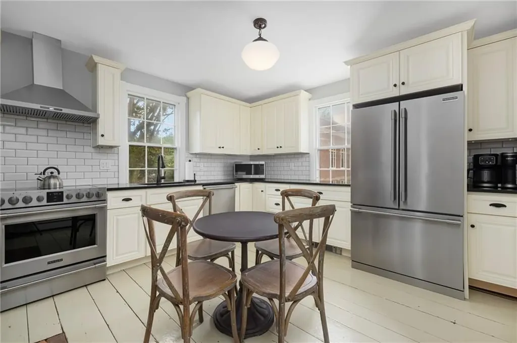 24 Barney Street Newport RI 02840
