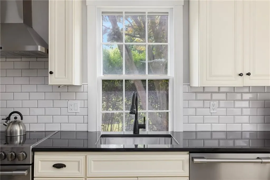 24 Barney Street Newport RI 02840