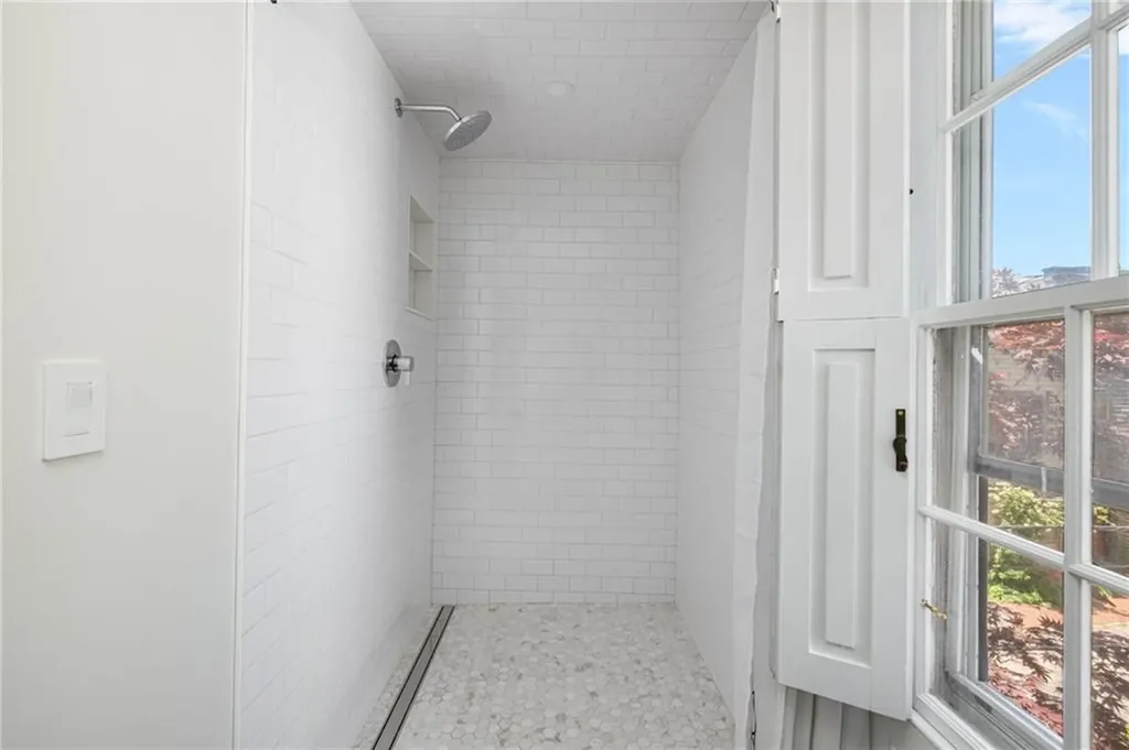 24 Barney Street Newport RI 02840