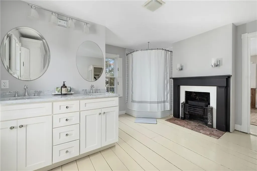24 Barney Street Newport RI 02840
