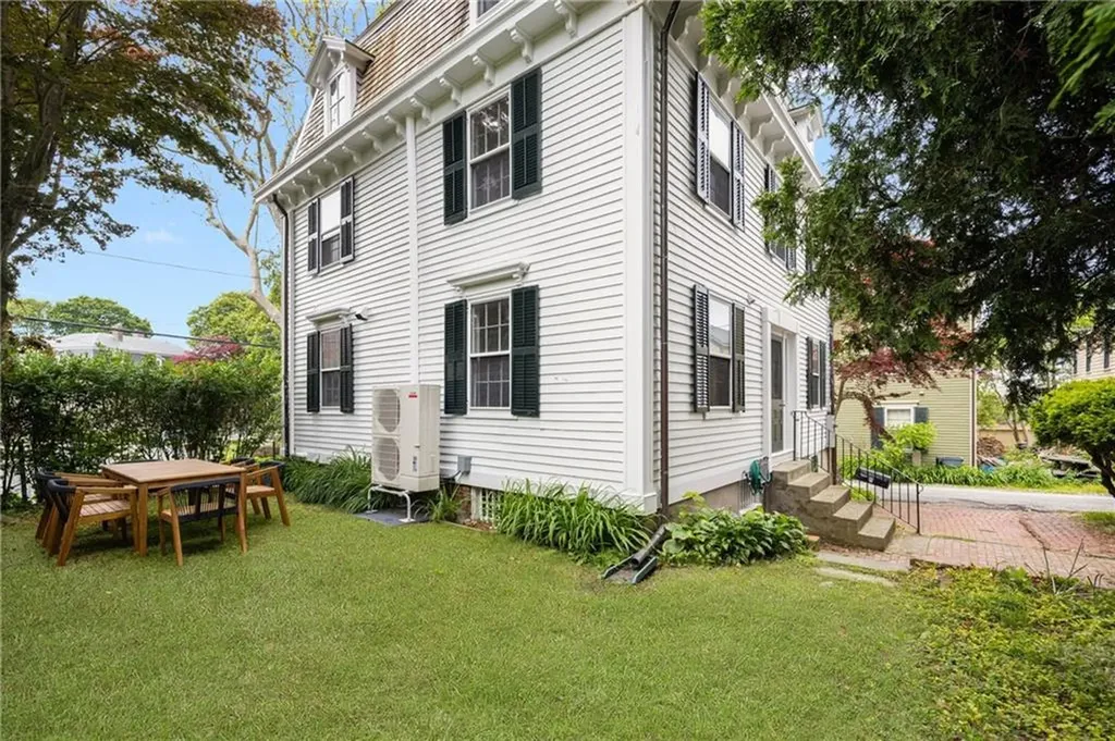 24 Barney Street Newport RI 02840