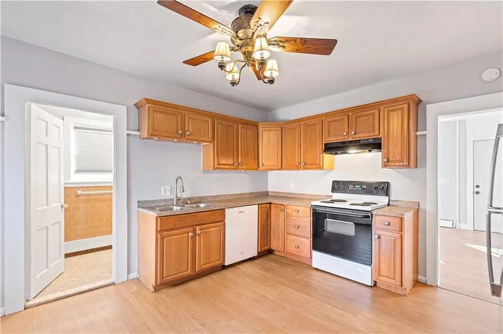 41 43 Oak Street Cranston RI 02910