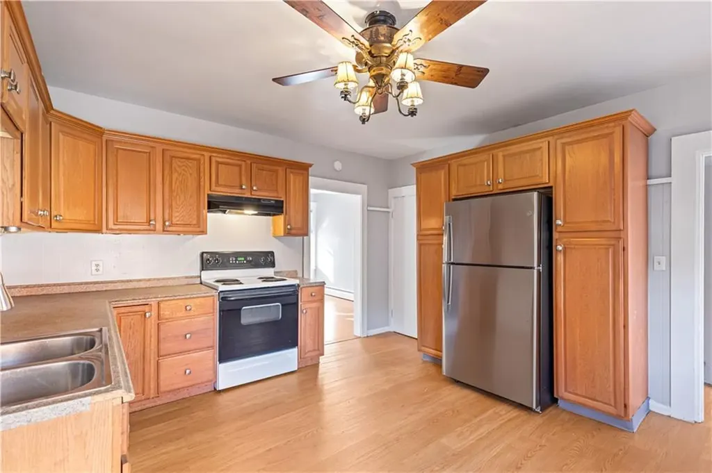 41 43 Oak Street Cranston RI 02910