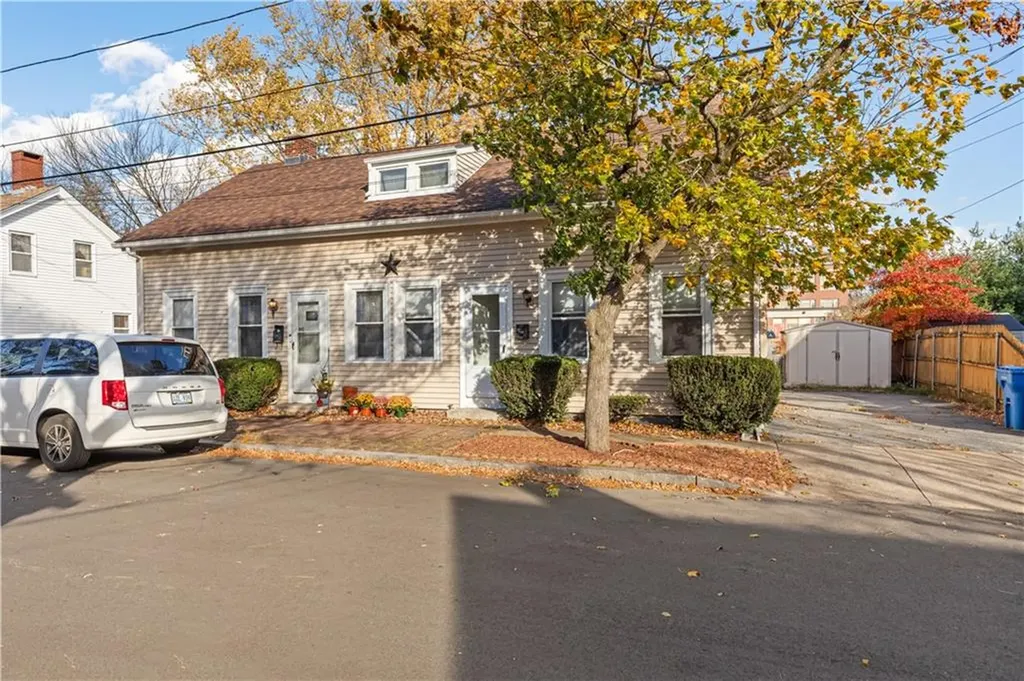 41 43 Oak Street Cranston RI 02910