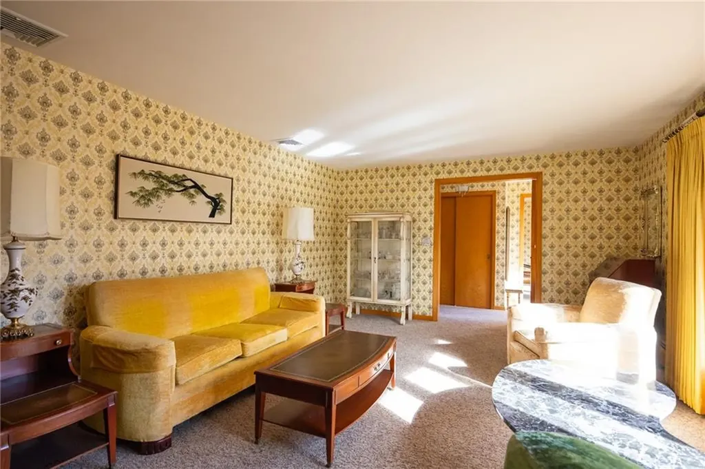 51 E Bel Air Road Cranston RI 02920