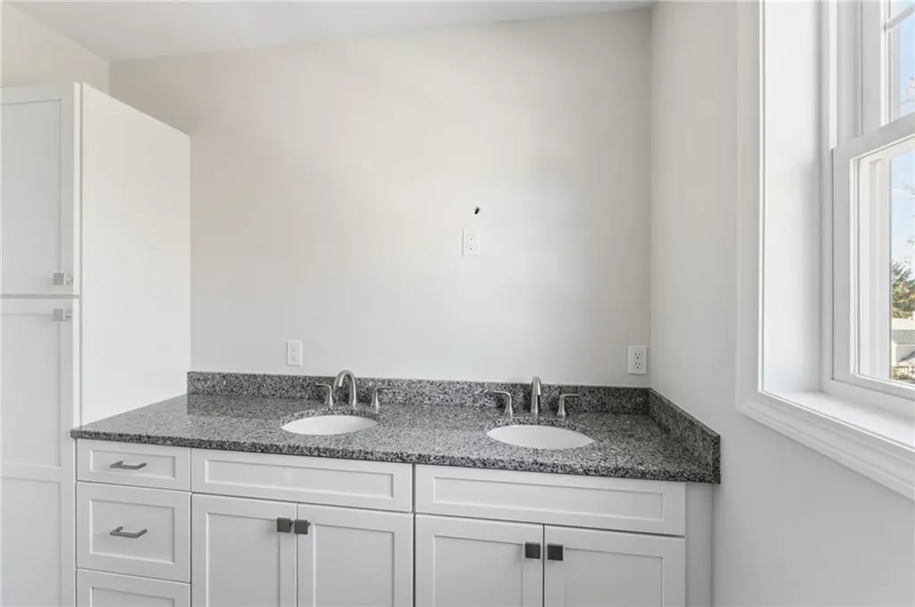 8 Teresa Ann Crossing West Warwick RI 02893