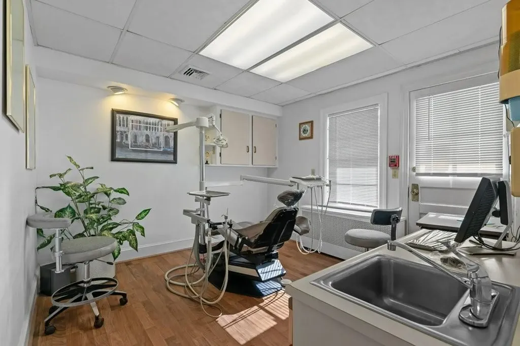 74 Valley Road Middletown RI 02842
