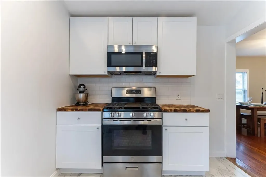 17 Oak Avenue East Providence RI 02915