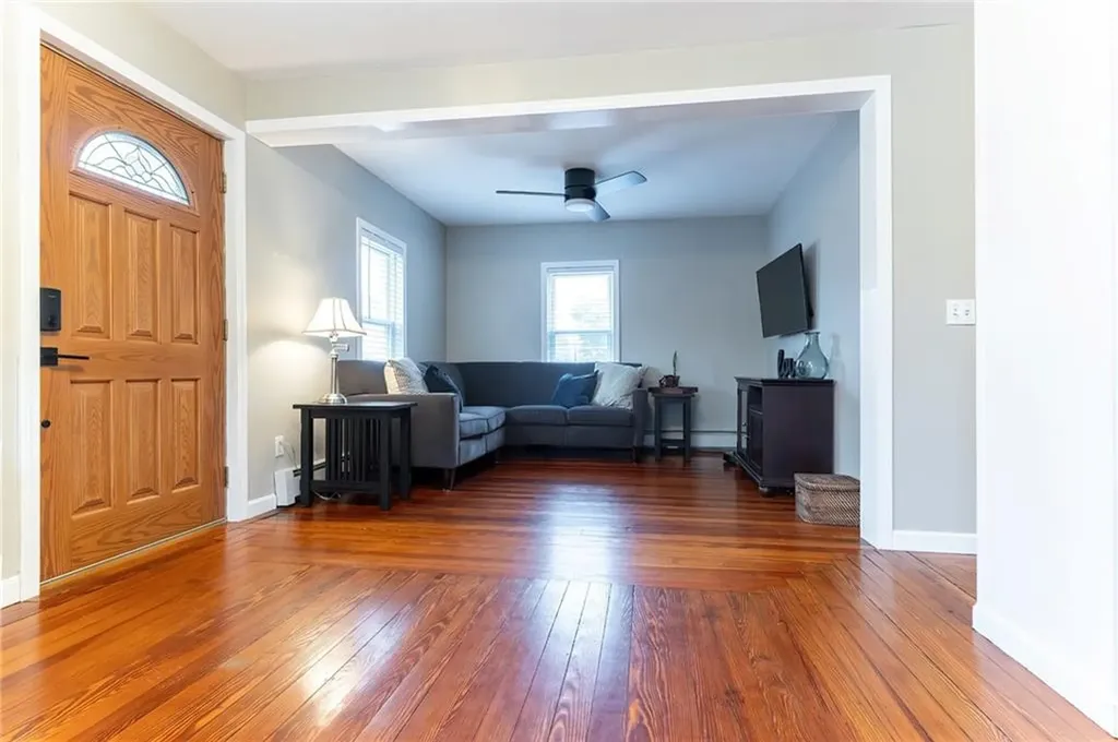 17 Oak Avenue East Providence RI 02915