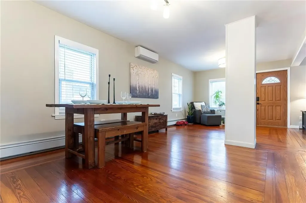 17 Oak Avenue East Providence RI 02915