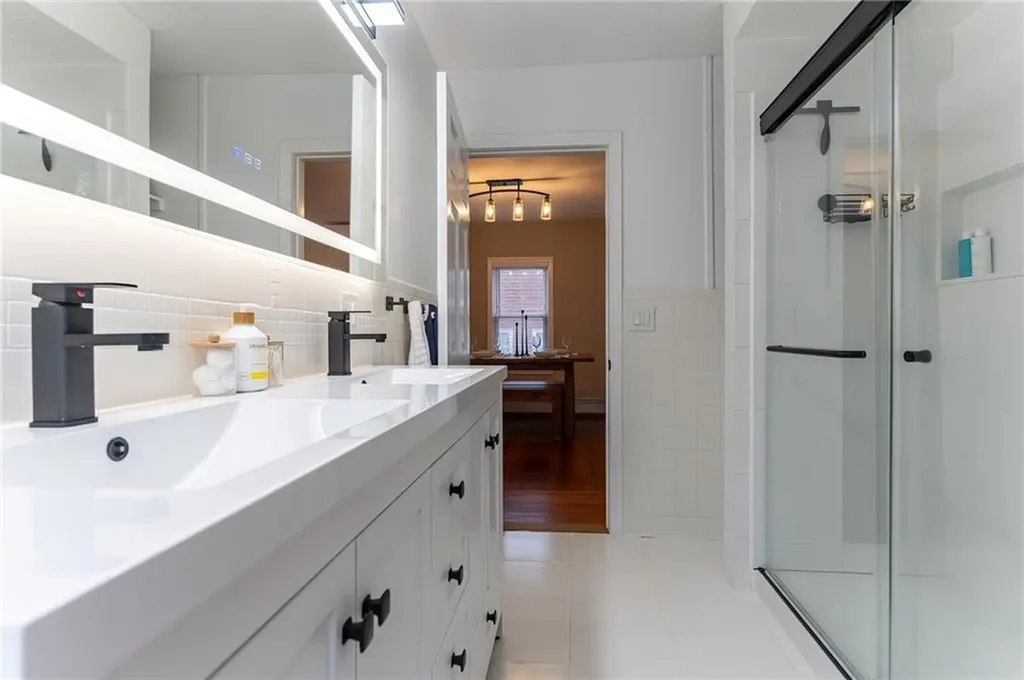 17 Oak Avenue East Providence RI 02915