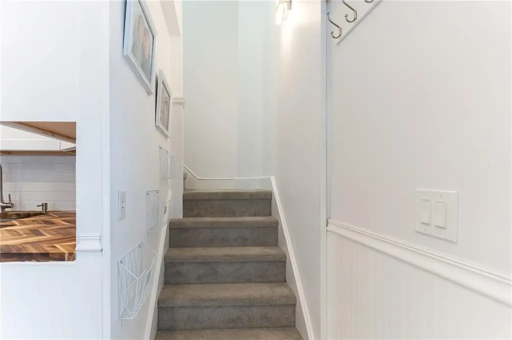 17 Oak Avenue East Providence RI 02915