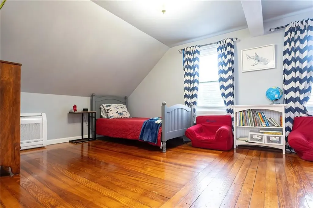 17 Oak Avenue East Providence RI 02915