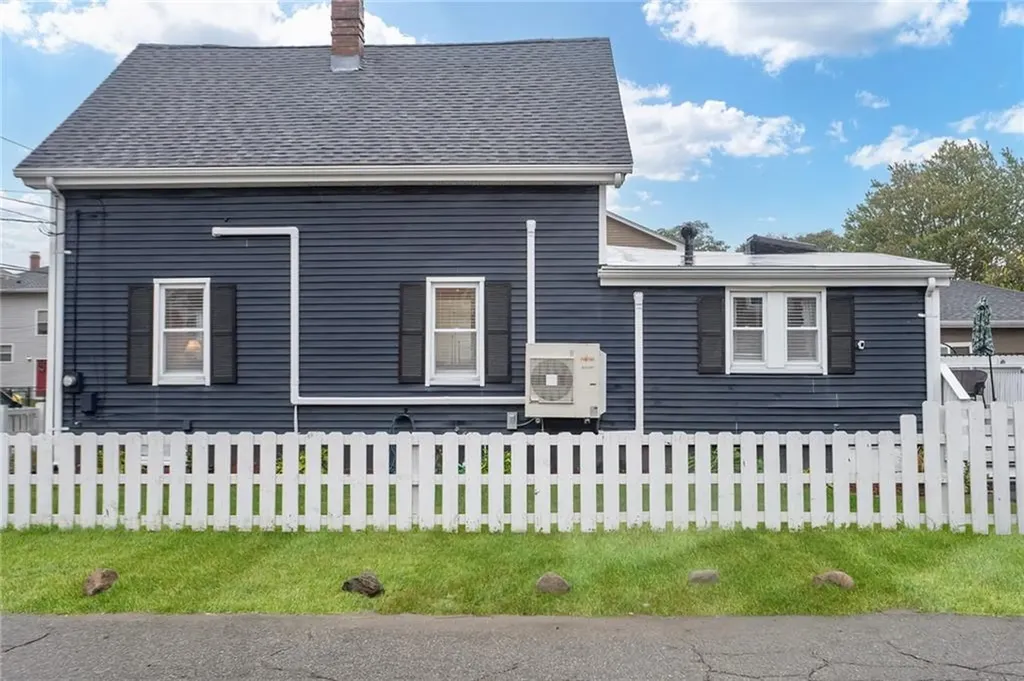 17 Oak Avenue East Providence RI 02915