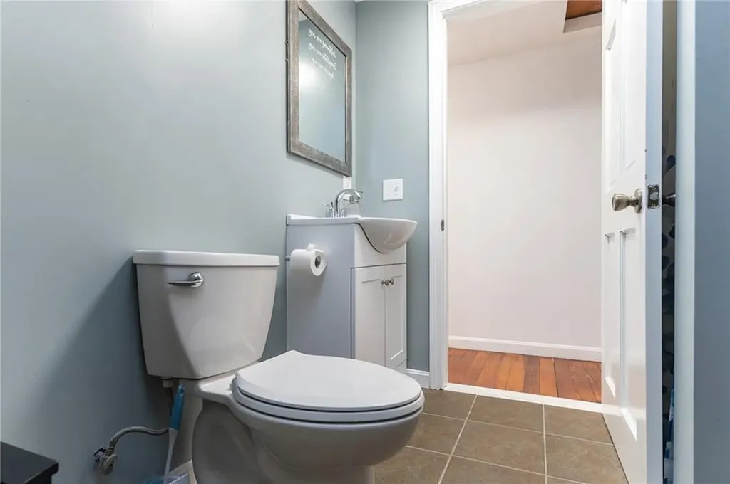 17 Oak Avenue East Providence RI 02915