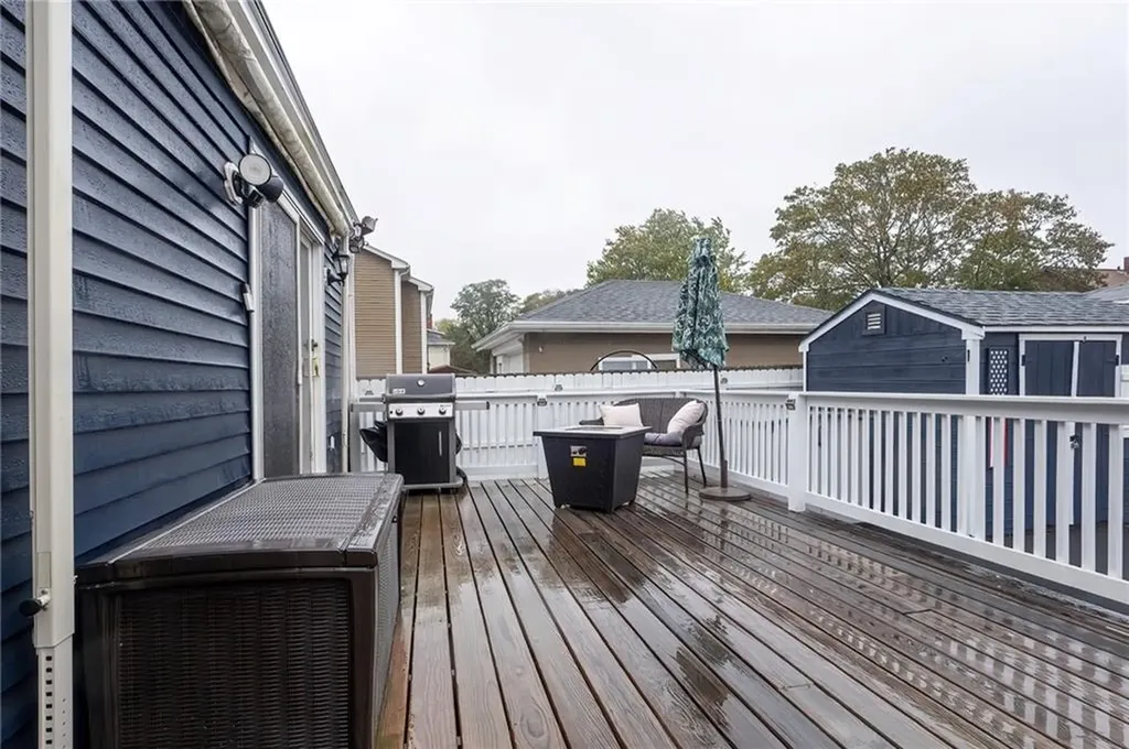 17 Oak Avenue East Providence RI 02915