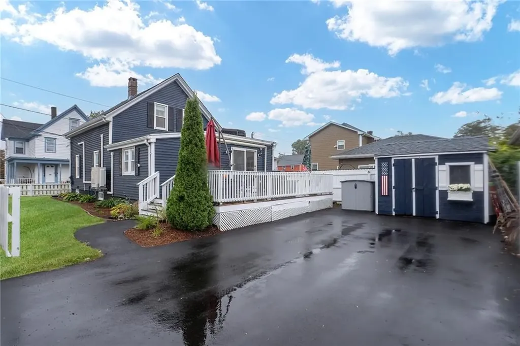 17 Oak Avenue East Providence RI 02915