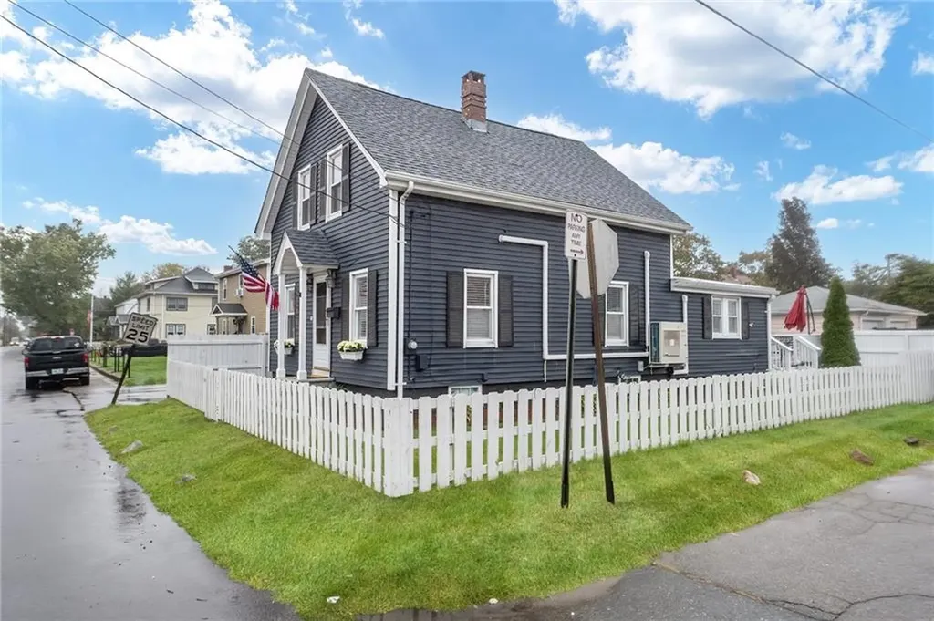 17 Oak Avenue East Providence RI 02915