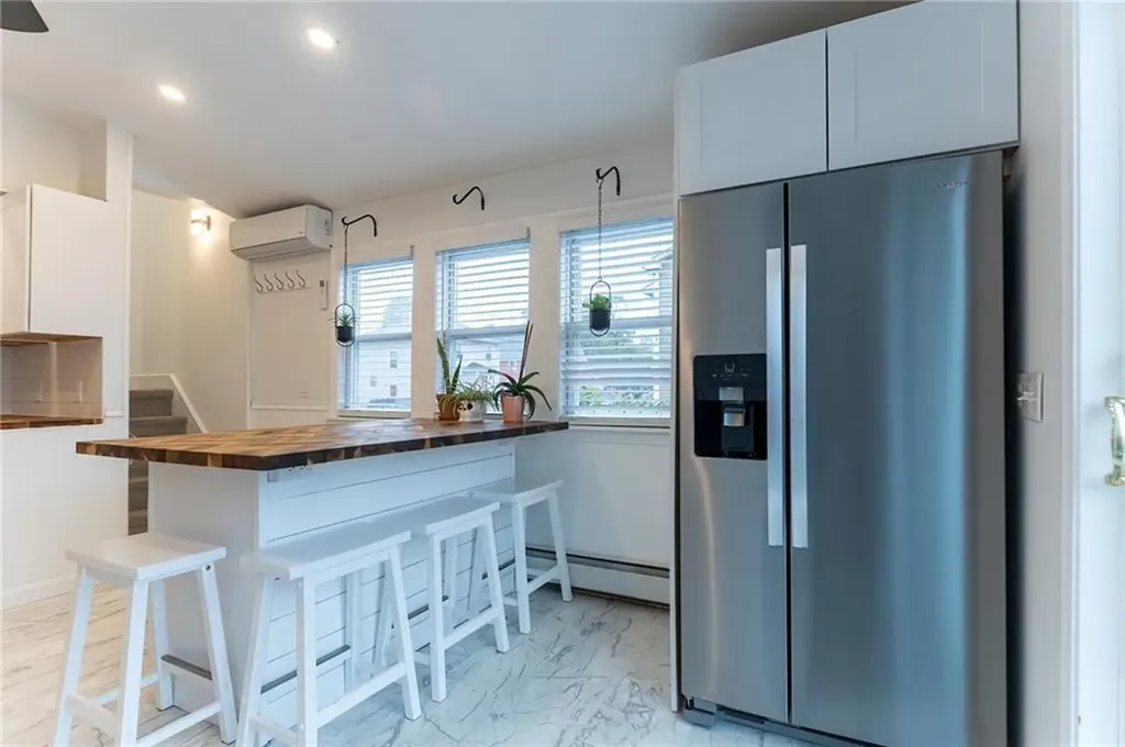 17 Oak Avenue East Providence RI 02915