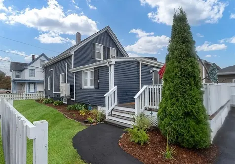 17 Oak Avenue East Providence RI 02915