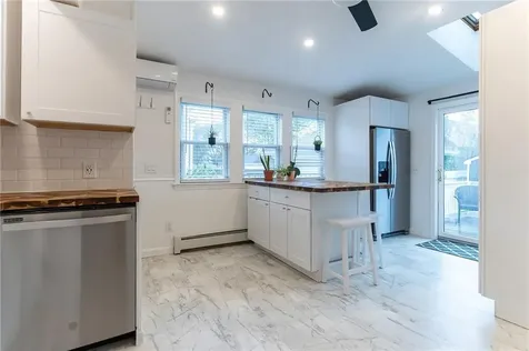 17 Oak Avenue East Providence RI 02915