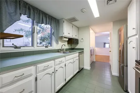 94 Windward Lane Bristol RI 02809