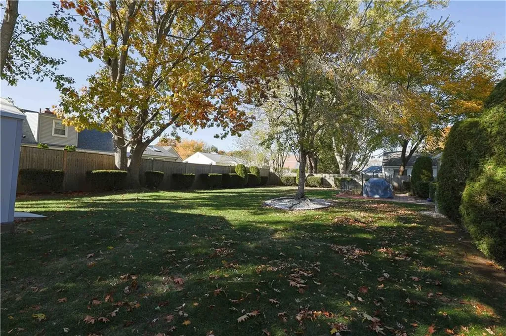 25 Honeysuckle Road Warwick RI 02888