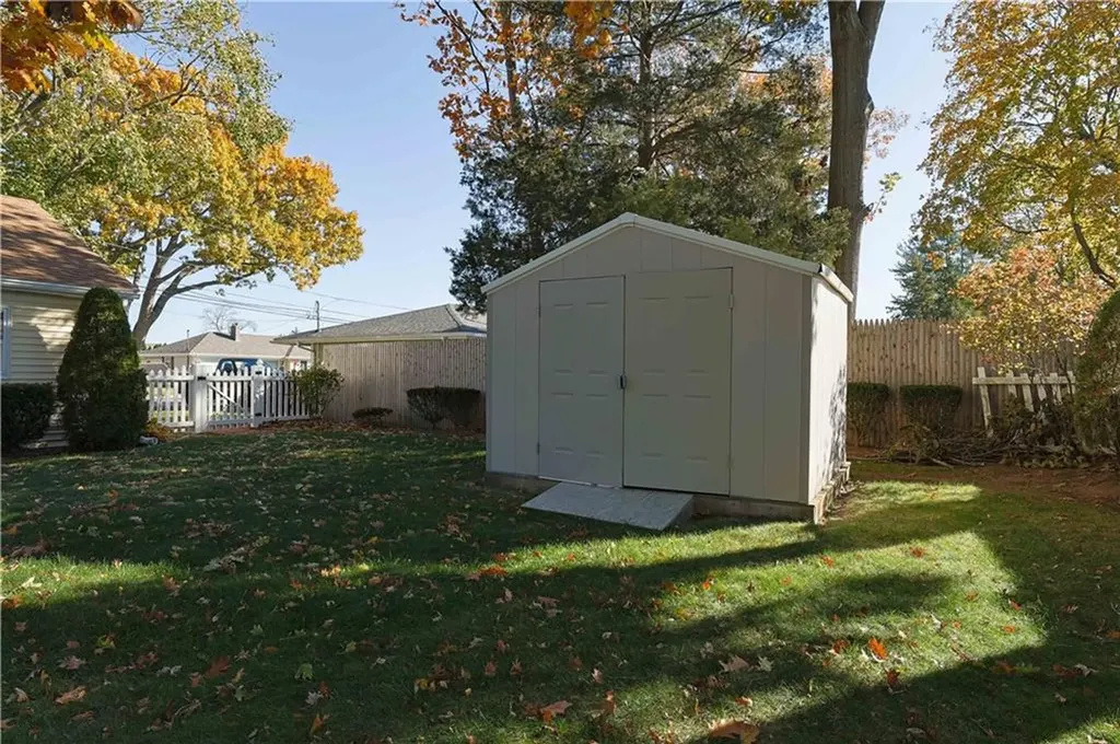 25 Honeysuckle Road Warwick RI 02888