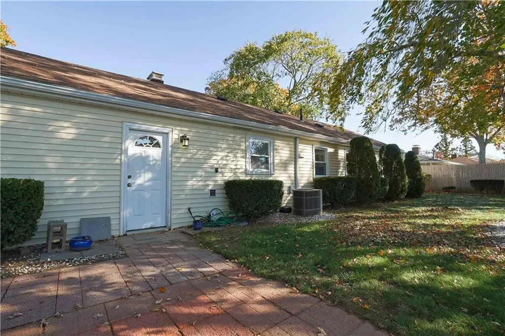 25 Honeysuckle Road Warwick RI 02888