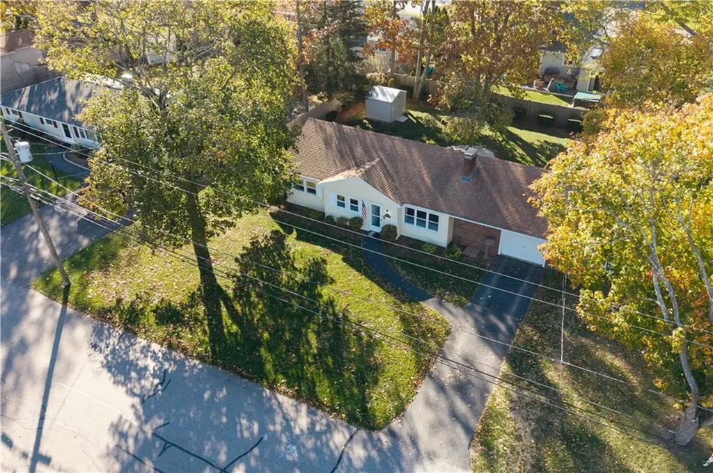 25 Honeysuckle Road Warwick RI 02888