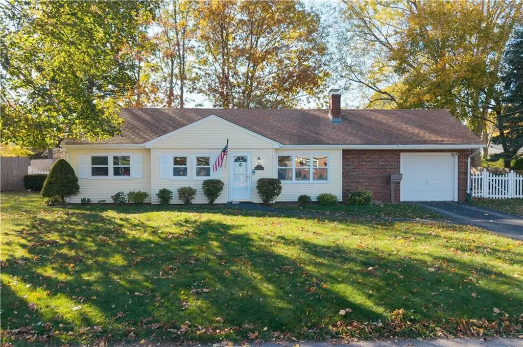 25 Honeysuckle Road Warwick RI 02888