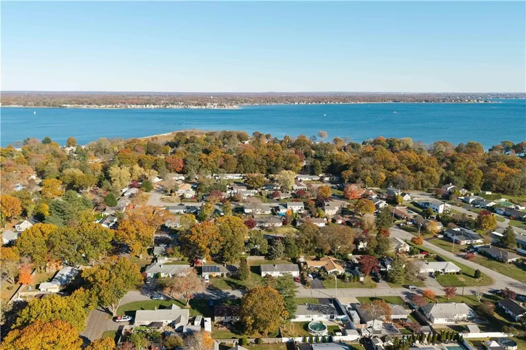 25 Honeysuckle Road Warwick RI 02888